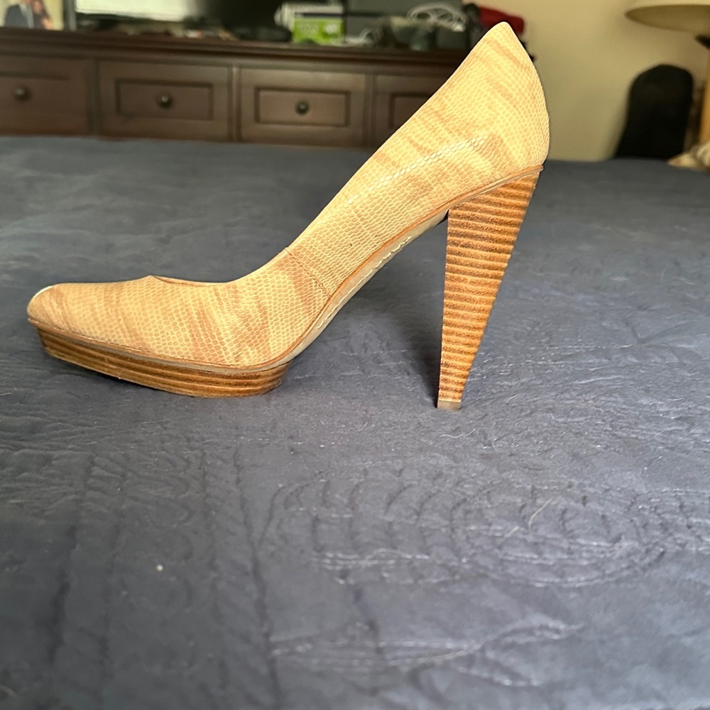 Boutique 9 Textured Tan Leather Heels
